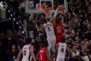 硬送是咋回事？文班协防残暴摁帽卡马拉 开拓者挑战失败&马刺球权