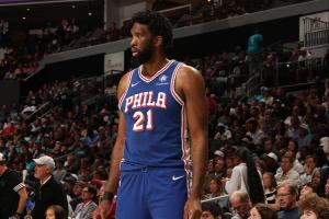 MVP昔日风采！恩比德两分球18中12轰33分4板8助挽救球队于水火