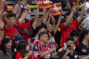 媒体人：比主场惨败更能刺激宏远的 恐怕是主场被龙狮球迷所占领
