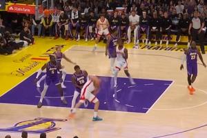 我去！申京连续两个转身对抗没扛动 扔锅给阿门投三分稳稳不中