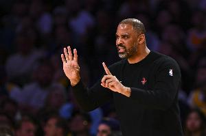 解说：火箭第二节足够准 ​​​ 而且制造了湖人足够多的失误