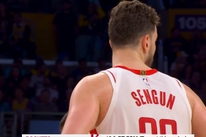 火箭本场12记三分追平系列赛纪录 老詹&里夫斯参与全队64分中53分