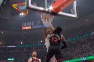 积极性拉满！博伊尔斯垂直上升 送莫布里迎面大帽