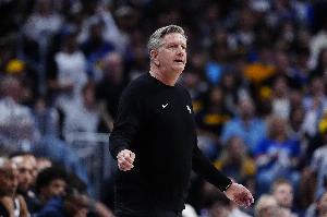 芬奇谈训练：录像复盘让大家收获很大 也演练了攻防两端的战术