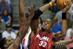 队记：球队名宿阿隆佐·莫宁将代表热火出席乐透抽签仪式