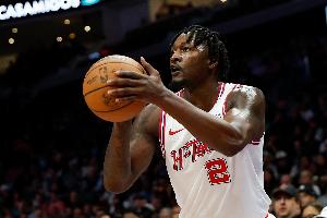 就赢了6分！芬尼-史密斯战旧主终于开张 三分5中2拿到6分3板