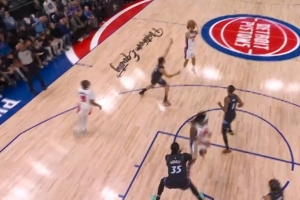 根本停不下来！坎宁安三分再轰 率队牢牢占据场上主动