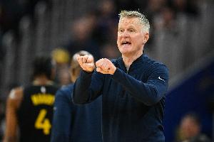 科尔：能拿9冠&搭档乔丹邓肯又执教库里太幸运 戒指都忘了放哪了