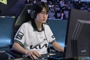 Career：Gumayusi对线很强、小走位很好，T1下路也打得很紧凑