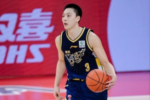 5年前的今天胡明轩斩获FMVP&广东夺冠 5年后今日胡明轩再度爆发