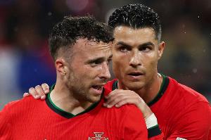 利物浦球迷曾为C罗丧子哀悼！英媒：曼联球迷计划向若塔致敬