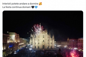 国米社媒晒照：球迷们可以安心睡觉了，庆祝活动明天继续