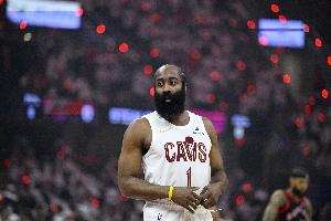 发挥正常！哈登9中3拿到18分6板3助3断 罚球13中11！