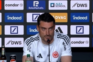 图片报：里埃拉与多名核心主力关系破裂，下赛季不再执教法兰克福