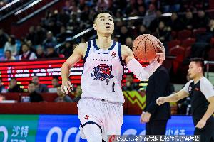 媒体人：山东这个客场拼得不错 也尽量把上海搅和在自己的节奏里