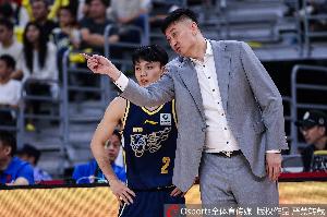 媒体人：广东没用双塔挺意外 最强阵容是徐、胡、崔、萨林杰&拉科