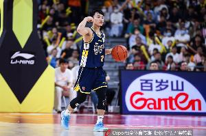 打得不错！徐杰半场7中4&3记三分拿下11分1助