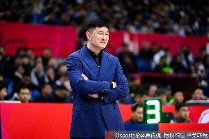 媒体人：广东阵地战要打得更精细 防守要更好 不该上的球员就不上