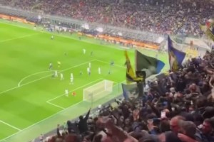 镜头已拿不稳！国米让二追三瞬间，整个梅阿查球场陷入疯狂