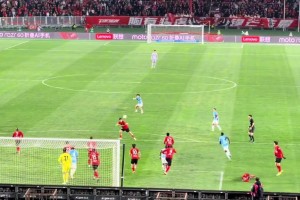 辽宁德比气氛太燃了！将近一万大连球迷现场助威