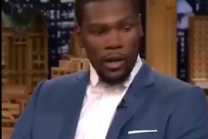 名场面！杜兰特：玩2K用自己太傲慢了，我一般用詹姆斯！