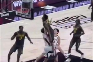 脸像巴特勒！跑动似韦德!！打法很华子！76人新秀埃奇库姆