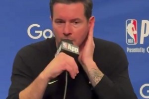 今天居功至伟！雷迪克：斯玛特凭借独特的个人魅力和话语权，为我们塑造团队信念