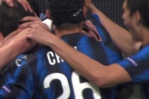 欧冠名场面：斯坦科维奇中圈凌空斩，一代国米球迷的青春