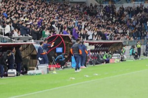 牛志明：天津罚丢点球后，泰山队的替补席反应